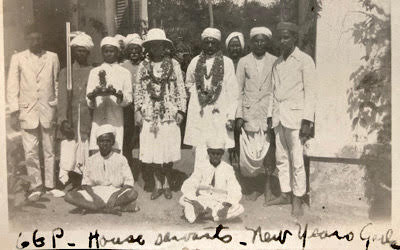 American Gladys Gose Pearce with Indian house servants in her role as memsahib.